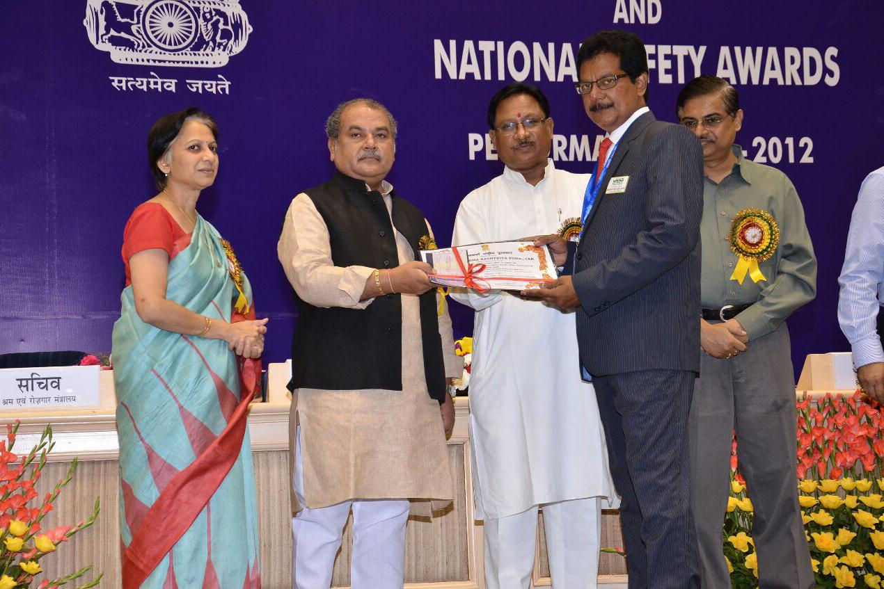 Union Labour & Steel Minister Presents VRP AWARDS to RINL Employees
