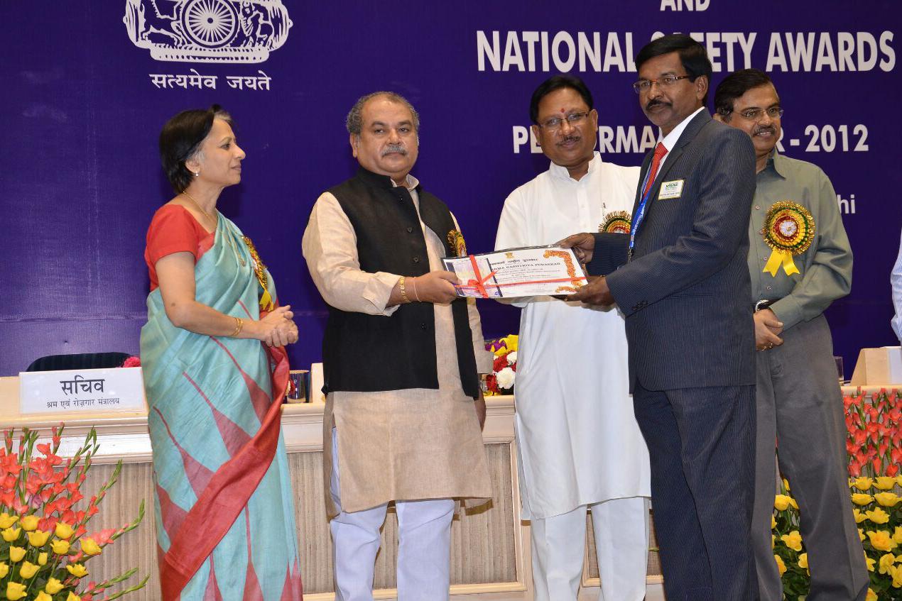 Union Labour & Steel Minister Presents VRP AWARDS to RINL Employees
