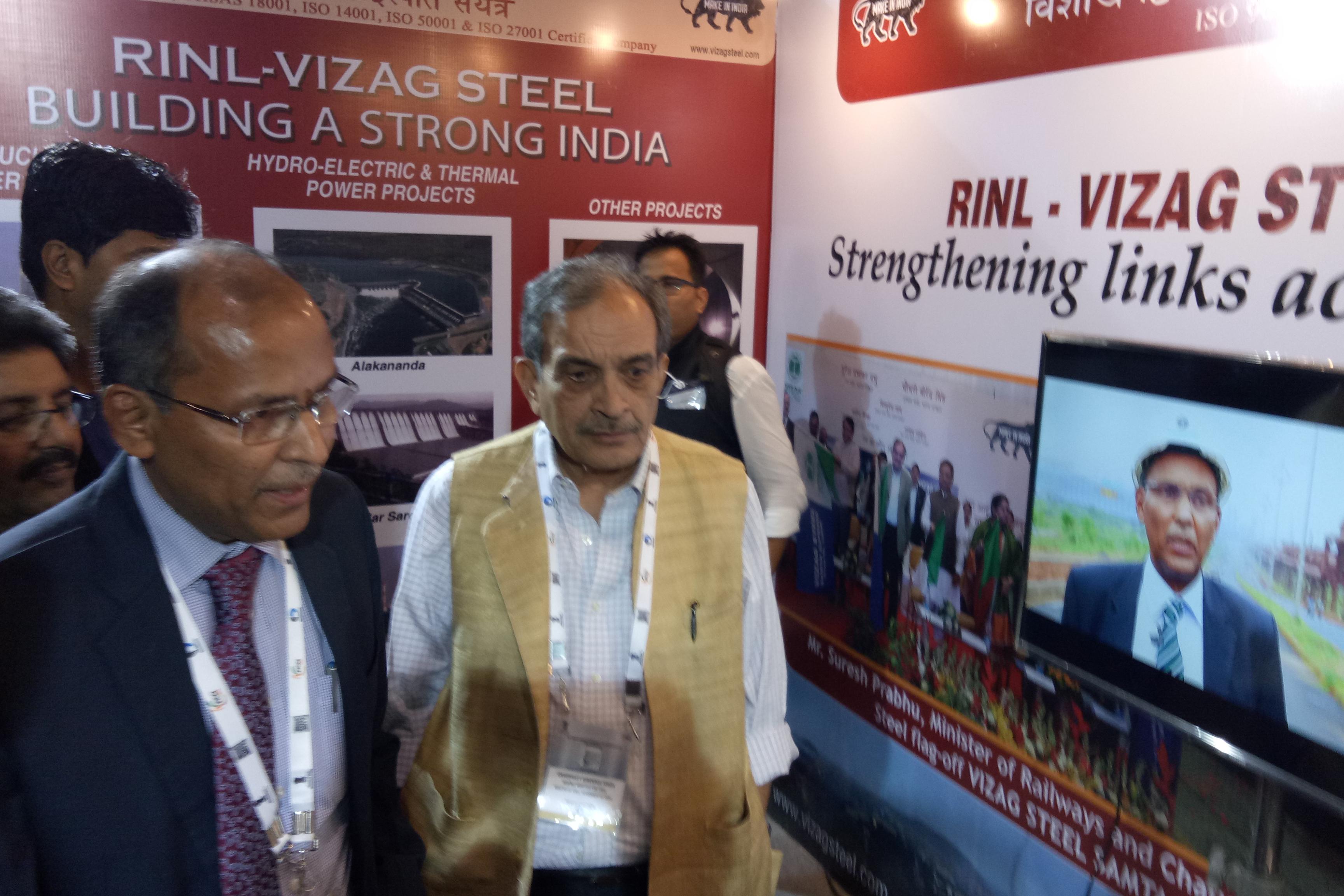 Union Steel Minister pats RINL Pavilion  at Mumbai