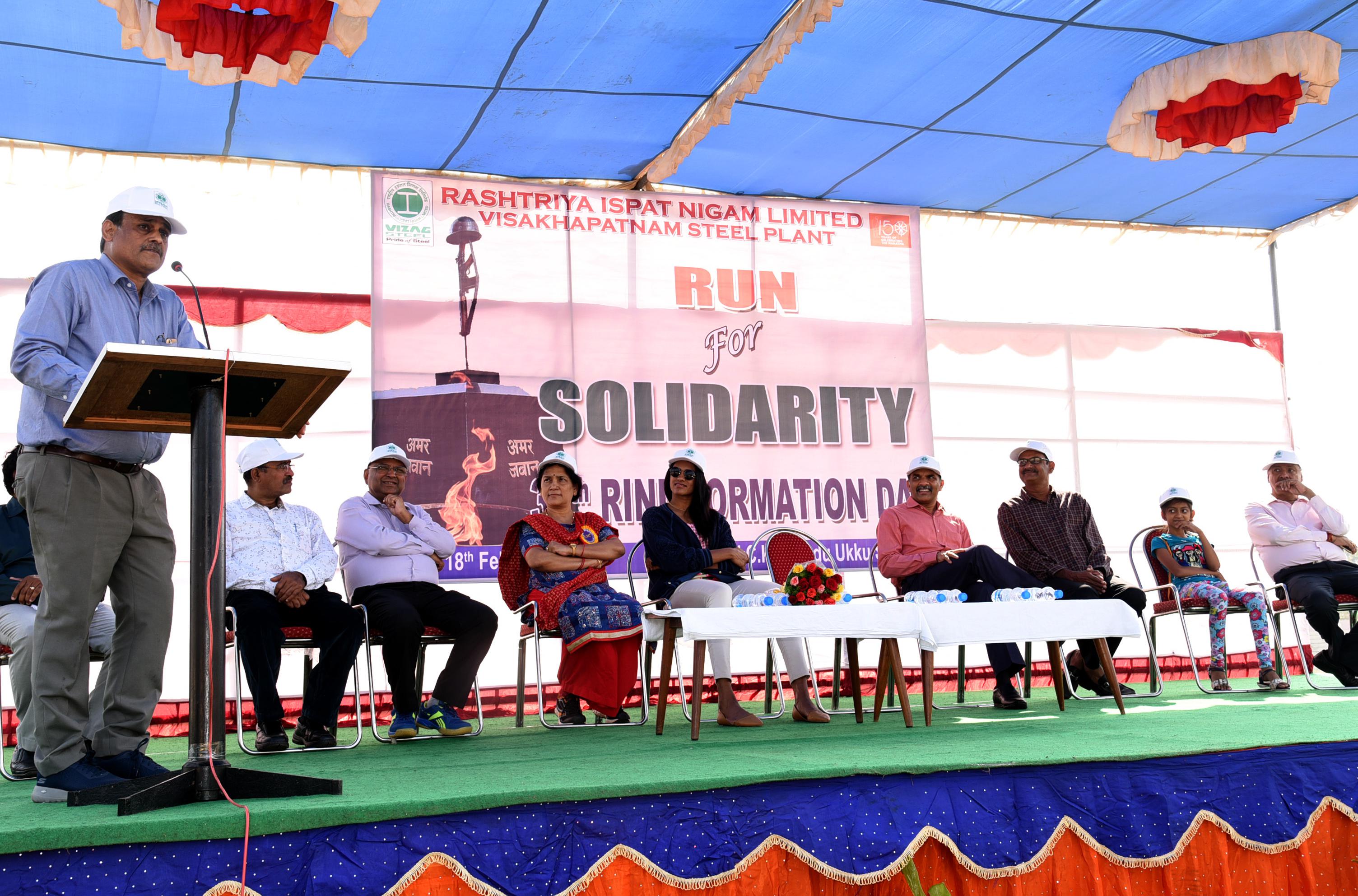 Ms PV Sindhu, Sri PK Rath, CMD, RINL flag off Solidarity Run at Ukkunagaram