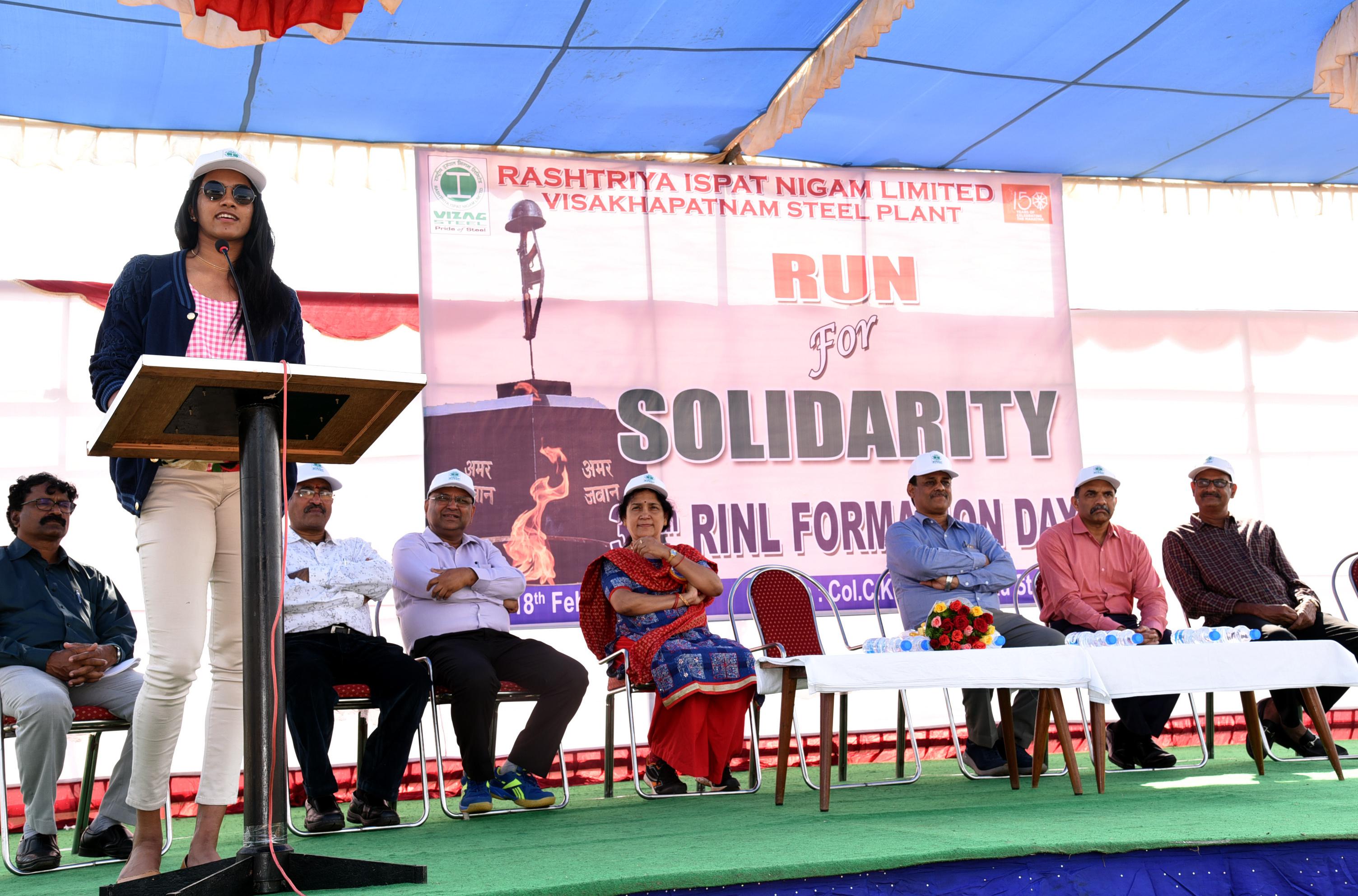 Ms PV Sindhu, Sri PK Rath, CMD, RINL flag off Solidarity Run at Ukkunagaram