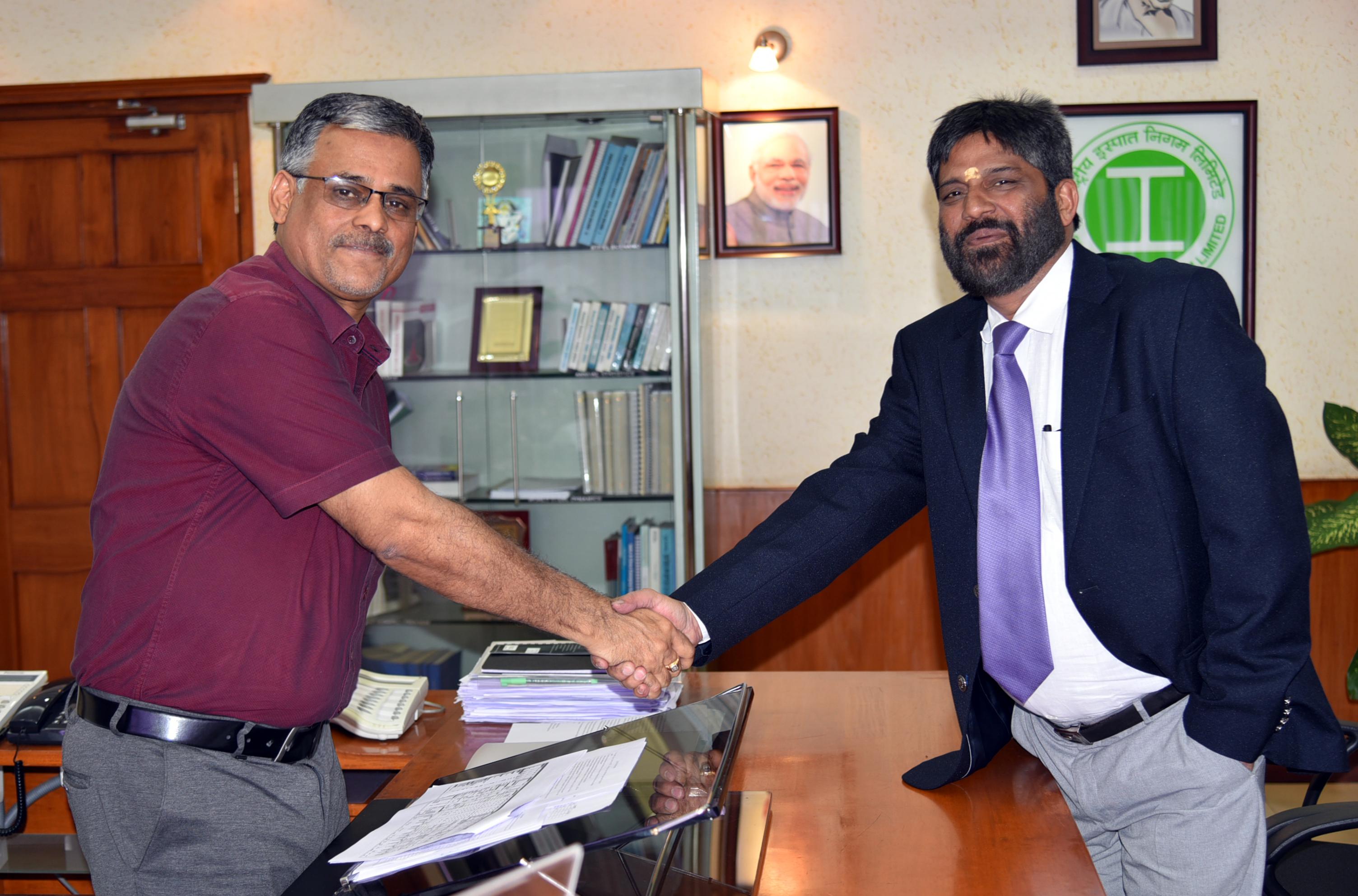 Sri AK Saxena assumes charge as  Director (Operations) of RINL-VSP